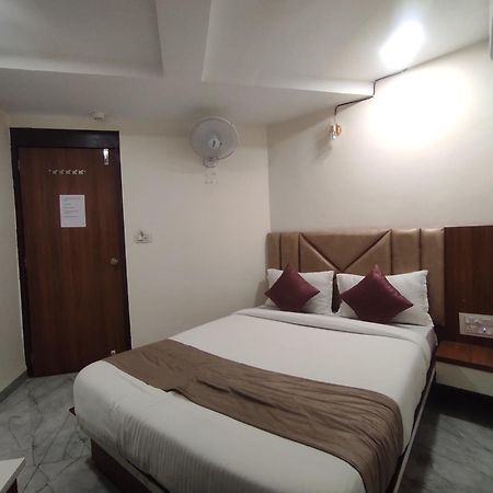 Hotel Earth Inn, Subhash Bridge, Rto Circle, Ахмедабад Екстериор снимка