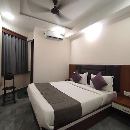 Hotel Earth Inn, Subhash Bridge, Rto Circle, Ахмедабад Екстериор снимка
