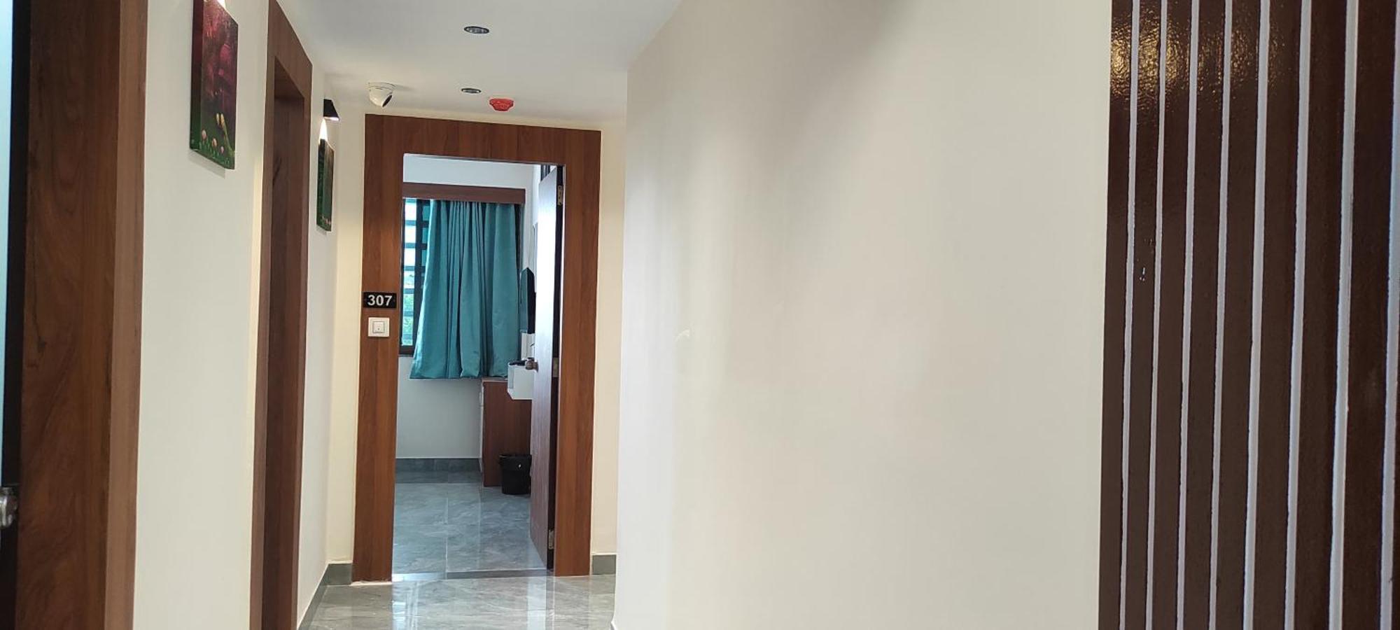 Hotel Earth Inn, Subhash Bridge, Rto Circle, Ахмедабад Екстериор снимка