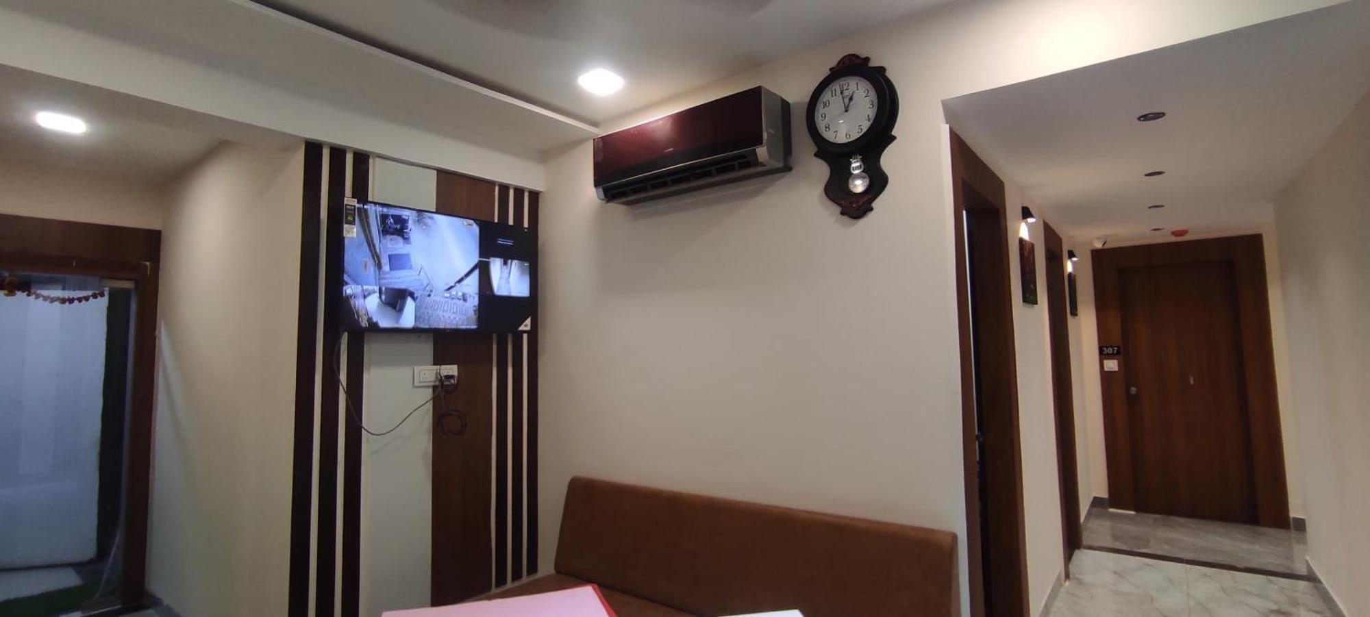 Hotel Earth Inn, Subhash Bridge, Rto Circle, Ахмедабад Екстериор снимка