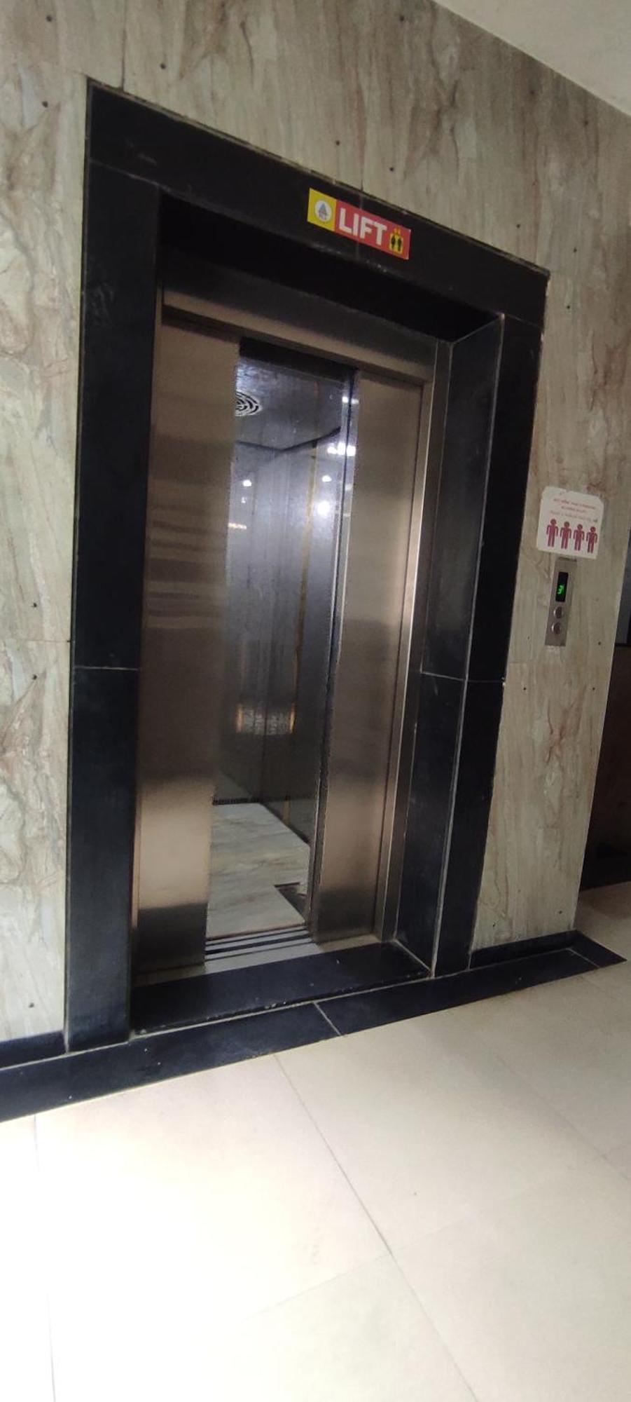 Hotel Earth Inn, Subhash Bridge, Rto Circle, Ахмедабад Екстериор снимка