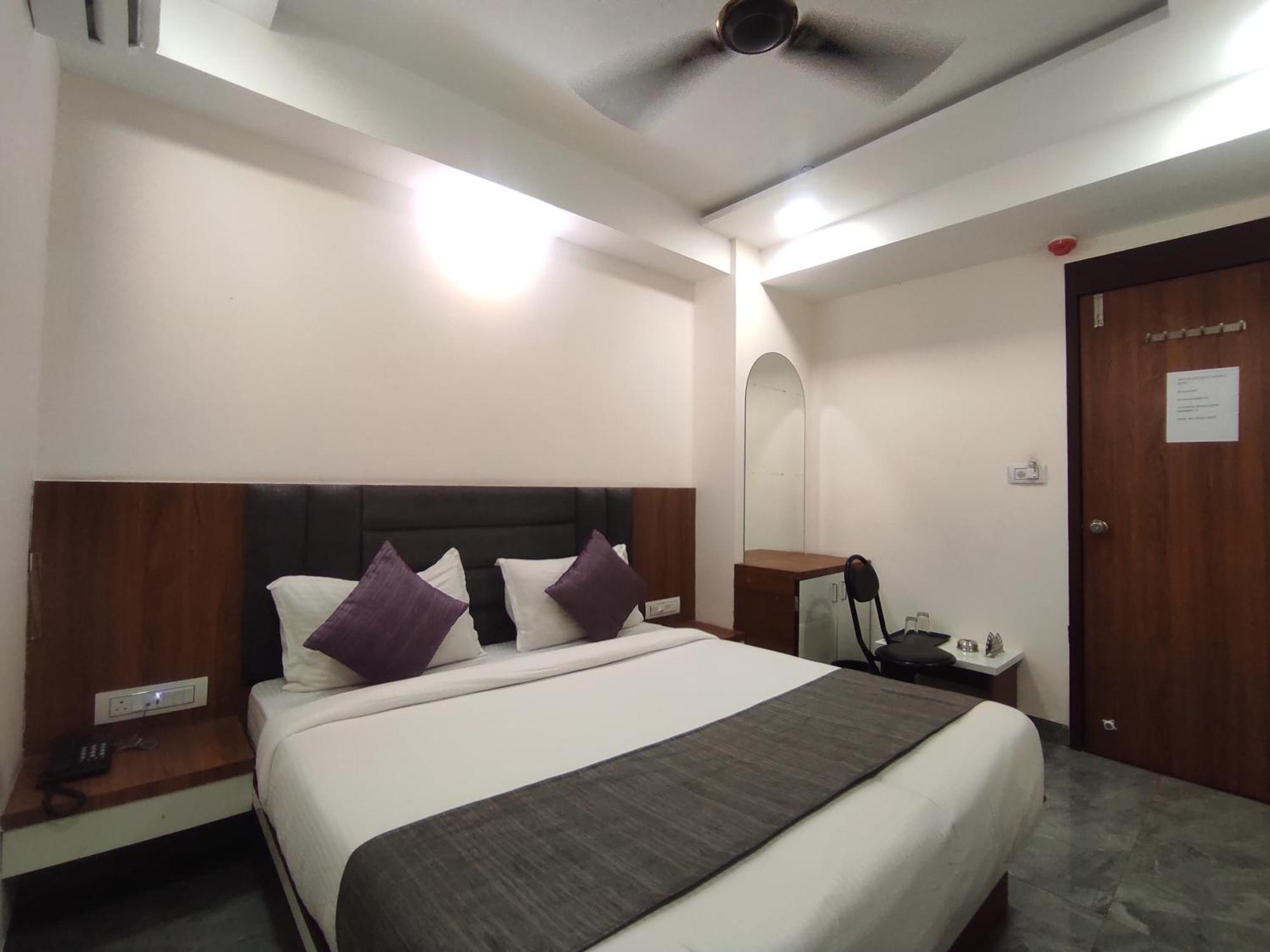 Hotel Earth Inn, Subhash Bridge, Rto Circle, Ахмедабад Екстериор снимка
