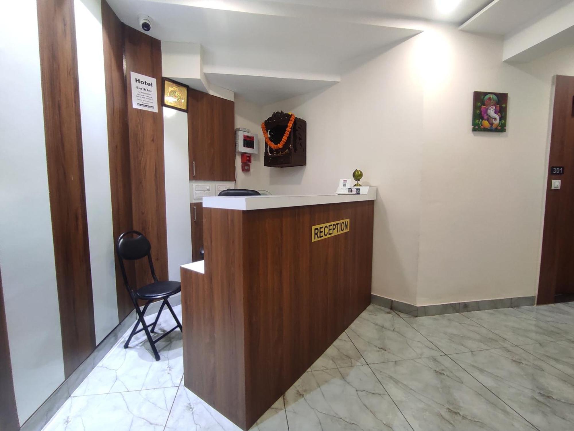 Hotel Earth Inn, Subhash Bridge, Rto Circle, Ахмедабад Екстериор снимка