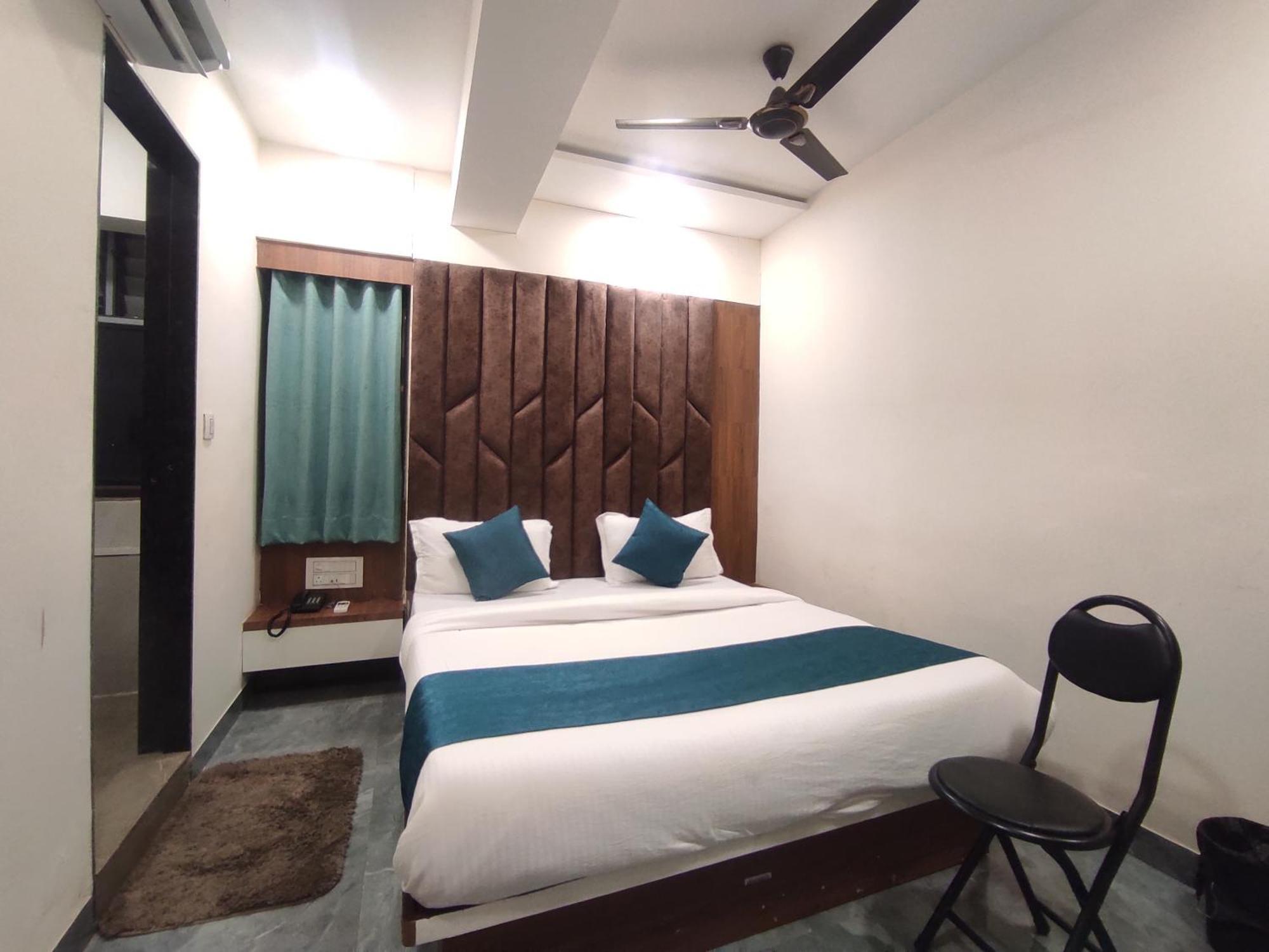 Hotel Earth Inn, Subhash Bridge, Rto Circle, Ахмедабад Екстериор снимка