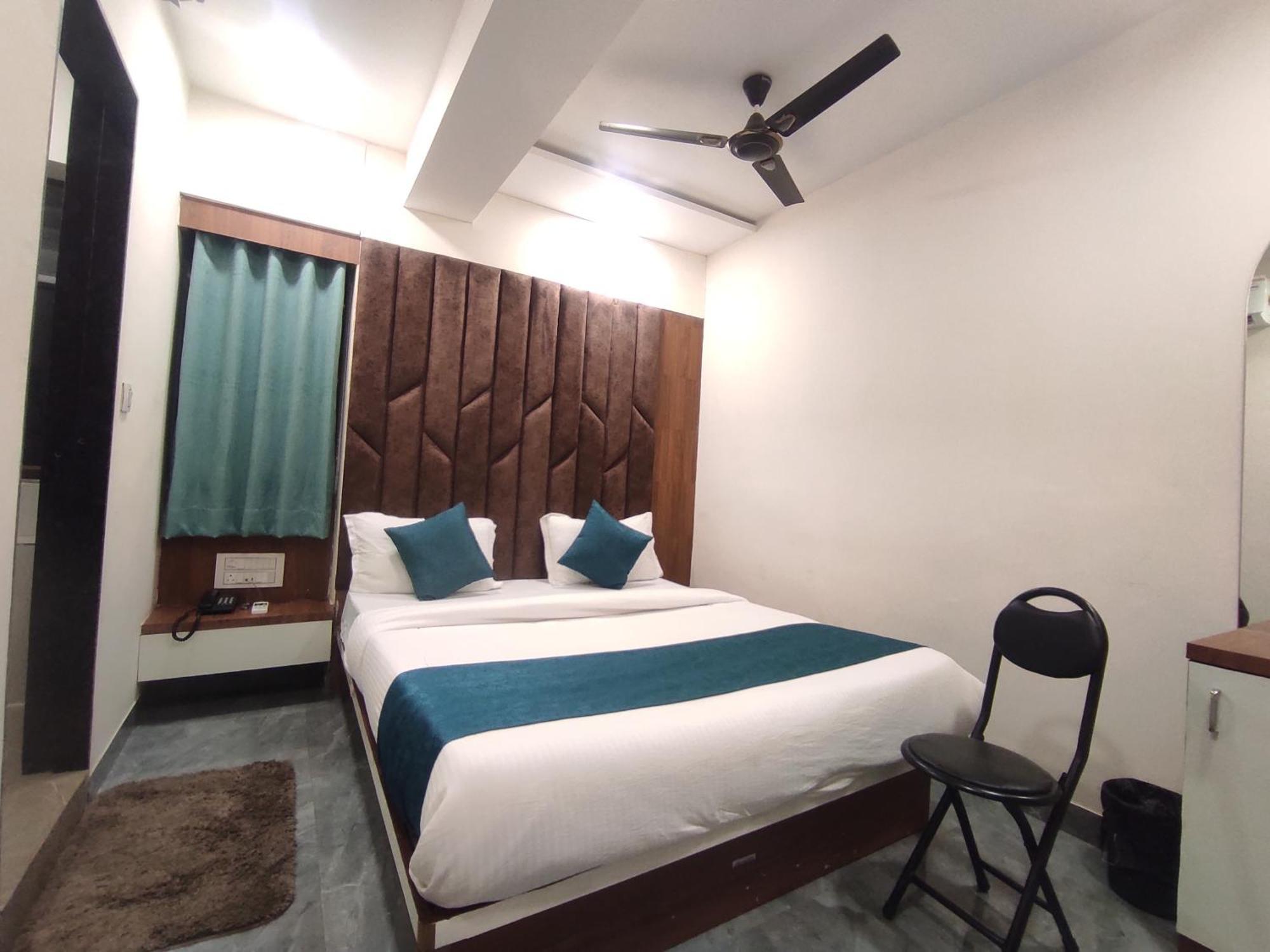 Hotel Earth Inn, Subhash Bridge, Rto Circle, Ахмедабад Екстериор снимка