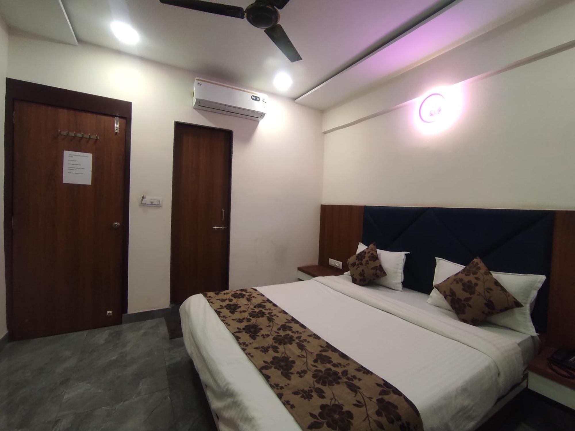 Hotel Earth Inn, Subhash Bridge, Rto Circle, Ахмедабад Екстериор снимка